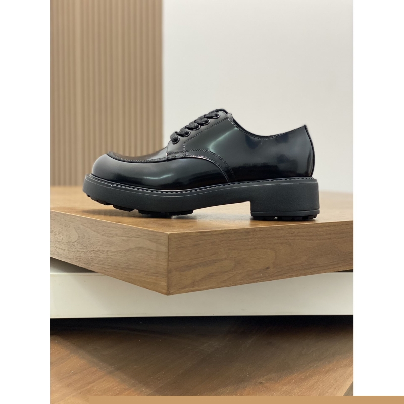 Pra*a leather shoes
